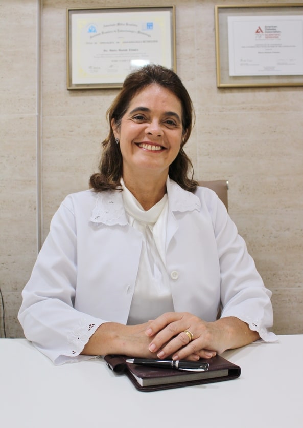 Endocrinologista Dra. Mônica Machado Thimoteo no consultório na Barra da Tijuca